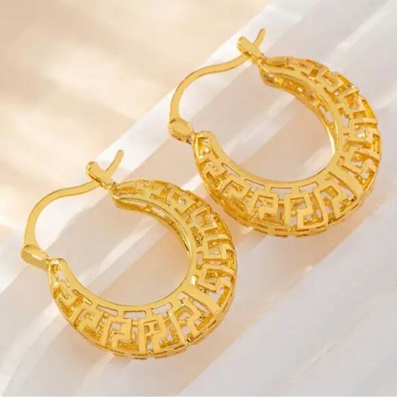 Gold Hoop Basket Earrings - Picture 1 of 2